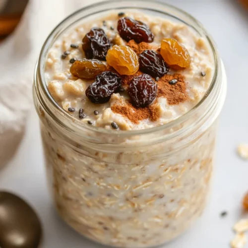 Cinnamon Raisin Overnight Oats - Easy Breakfast Packed With Nutrition 2 Cinnamon Raisin Overnight Oats In A Glass Jar Topped With Cinnamon And Raisins, Served With A Spoon.